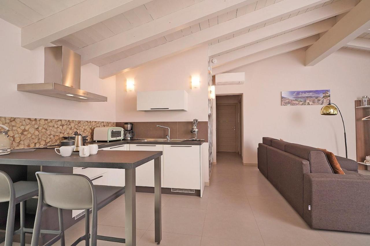 Gardaliva 5 Apartment Manerba del Garda Luaran gambar